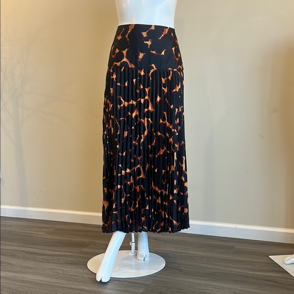 NWOT FUTURE COLLECTIVE WOMEN’S Elegant Black and Brown Pleated Skirt. - Picture 1 of 9